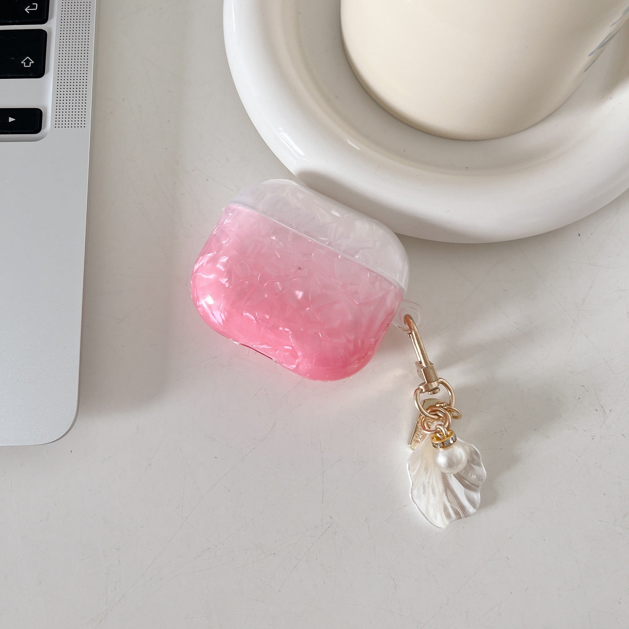 Uniqkart for AirPods Pro 2 Gradient Shell Grain TPU Case Shockproof Earphone Cover with Shell Shape Pendant - Pink Uniqkart for AirPods Pro 2 Gradient Shell Grain TPU Case Shockproof Earphone Cover with Shell Shape Pendant - Pink